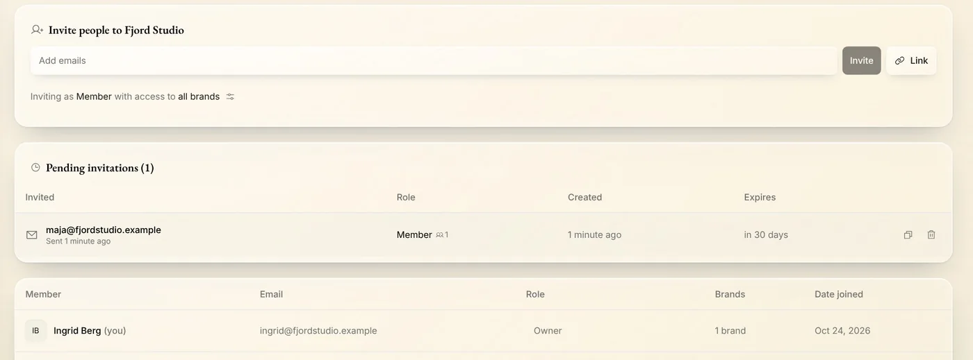 Pending invitations: the colleague's email, invited as a Member, sent a minute ago and expiring in 30 days
